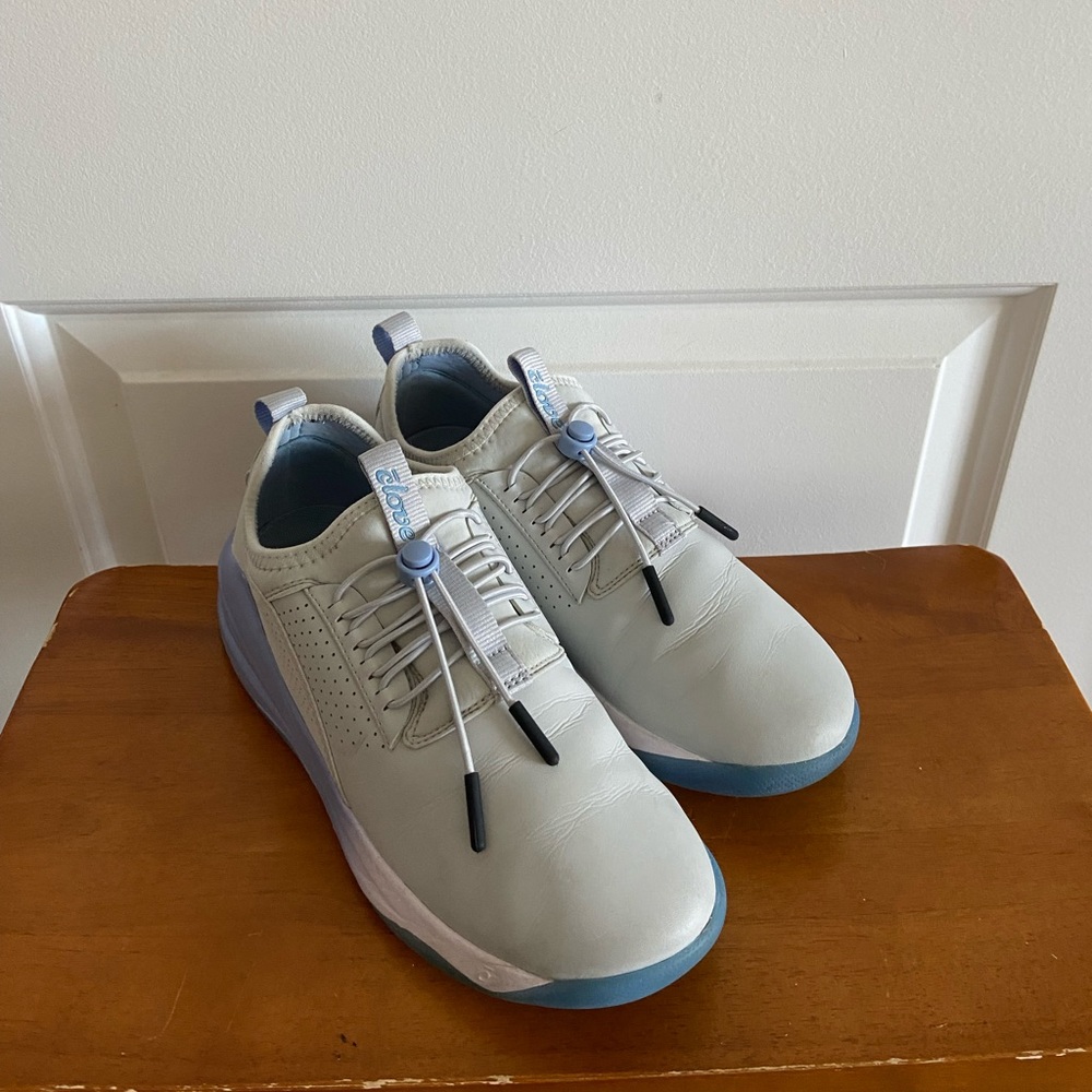 Clove Sneakers